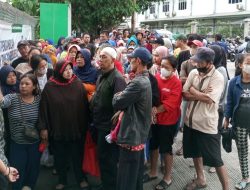 Warga Mengeluh Sulit Dapat Nomor Antrean Sembako KJP