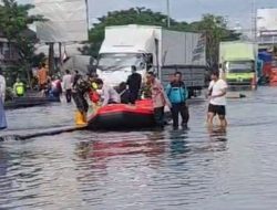 Warga Keluhkan Banjir Pantura Semarang-Demak Tak Kunjung Surut, Bikin Macet dan Kendaraan Mogok