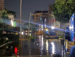 Biang Kerok Banjir di Kemang Tanggul Jebol Kali Meluap