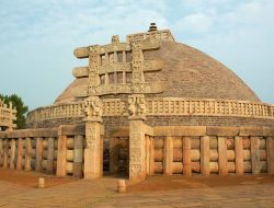 Sanchi Stupa: Monumen Kedamaian Abadi dari Jantung India Kuno