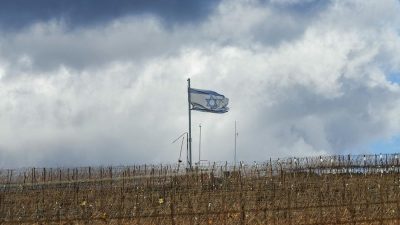 Bendera Israel Berkibar