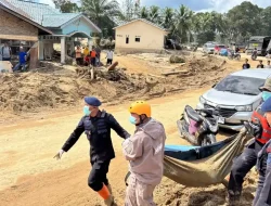Evkuasi Korban Brimob Sumut Temukan Jenazah Ibu Kandung Rekannya di Longsor Sibolga