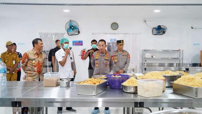 Kapolri Cicipi Makanan