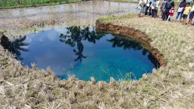 Fenomena Lubang Raksasa