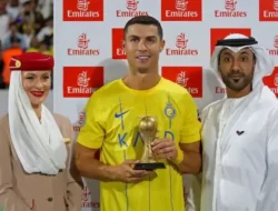Ronaldo Akhirnya Rayakan Trofi di Al Nassr