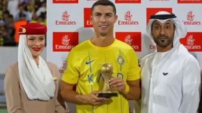 Ronaldo Akhirnya Rayakan Trofi