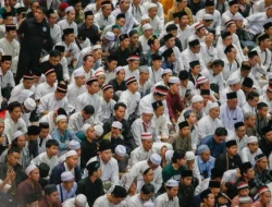 Ribuan Umat Muslim Padati Masjid Al Azhar