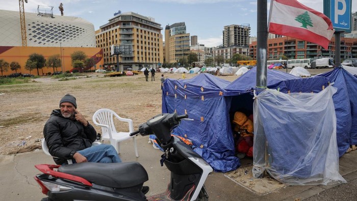 Tenda Pengungsi Membanjiri Jalanan