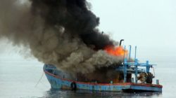 Kapal BBM Terbakar di Ketapang Rumah Bergetar Akibat Ledakan Keras